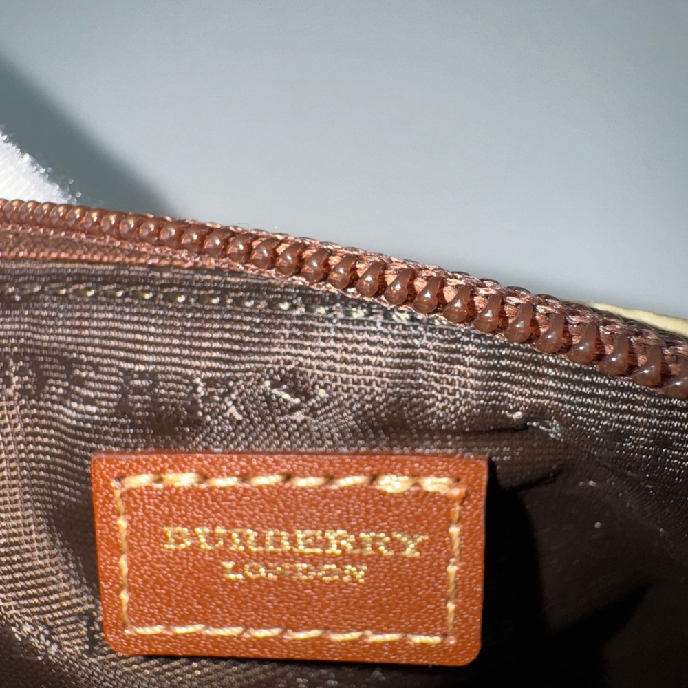 ❌❌SOLD❌❌BURBERRY] Burberry pouch Nova check PVC - Picture 6 of 7